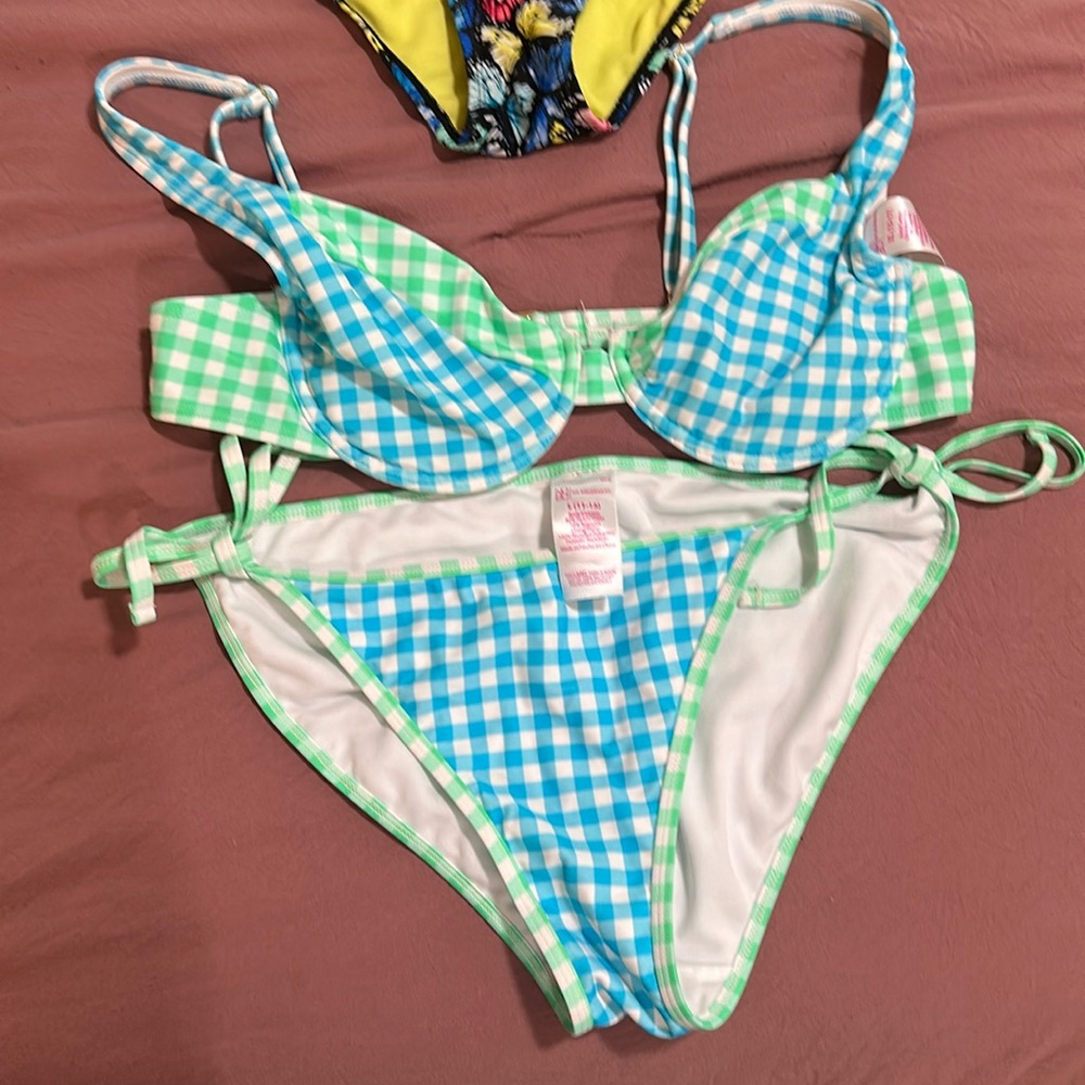 Women’s bathing suit set size 11/13 (2sets )